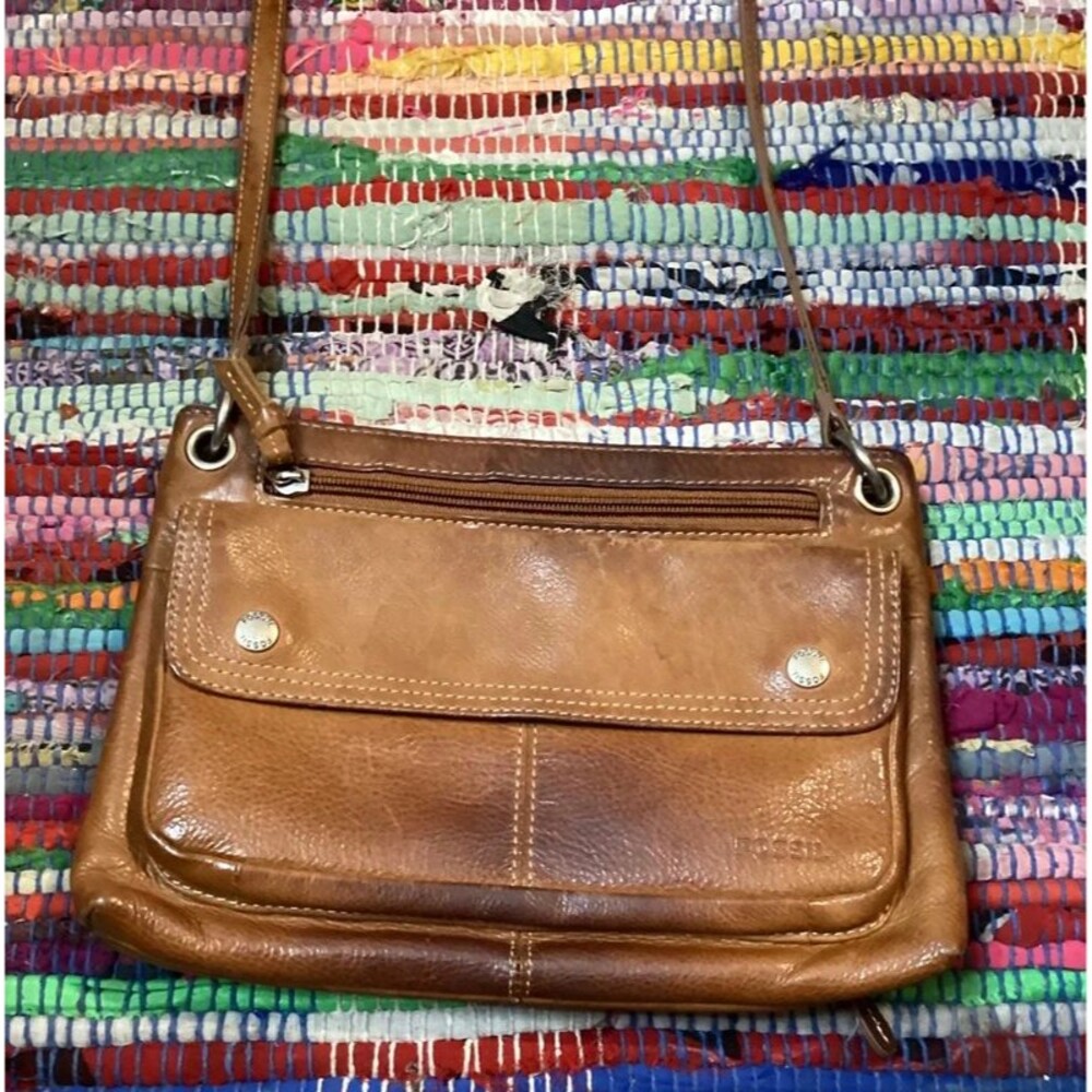 Fossil Vintage Y2K Leather Crossbody Purse Distressed & Worn Looking